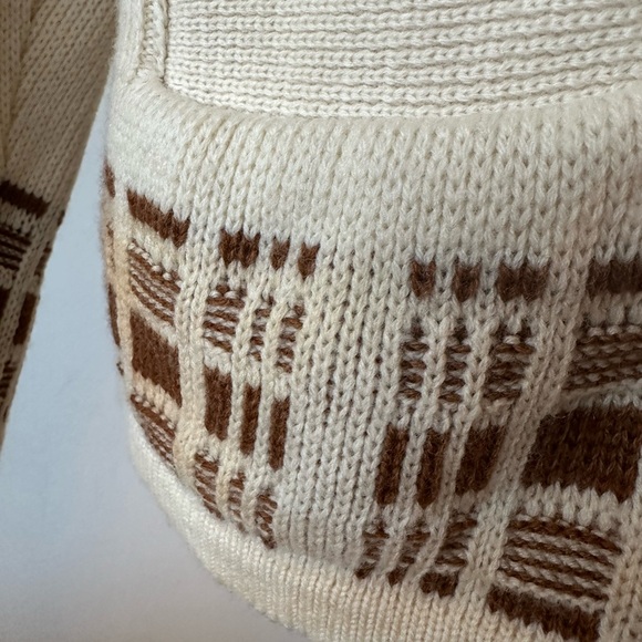 Vintage cream curling sweater - as is - Picture 6 of 10